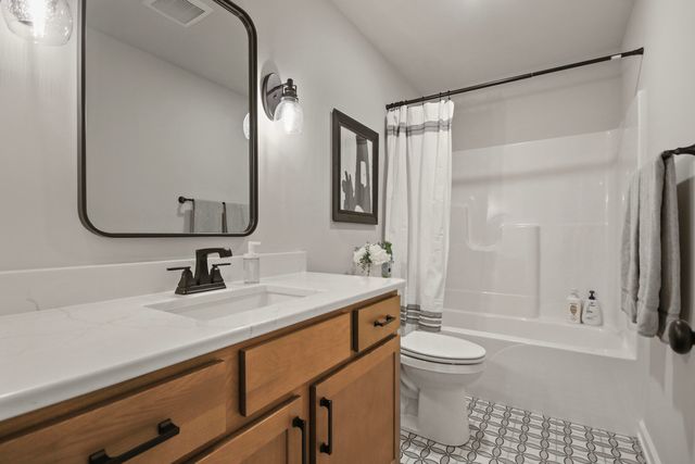 2335 N TRAVELLER DR, Columbia, MO 65202