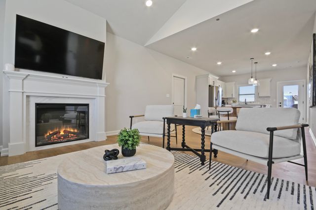2335 N TRAVELLER DR, Columbia, MO 65202