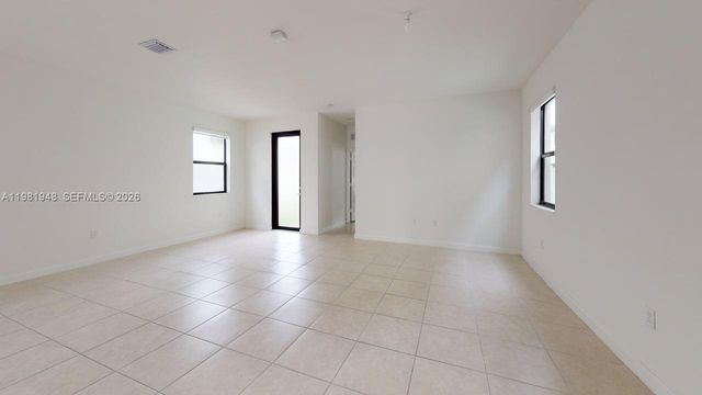 11035 W 35th Way 11035, Hialeah, FL 33018
