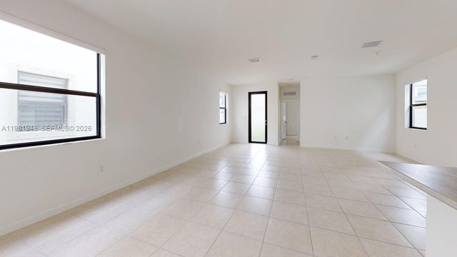 11035 W 35th Way 11035, Hialeah, FL 33018