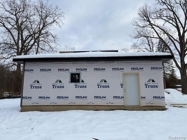 5031 Clintonville Road, Independence Charter Township, MI 48346