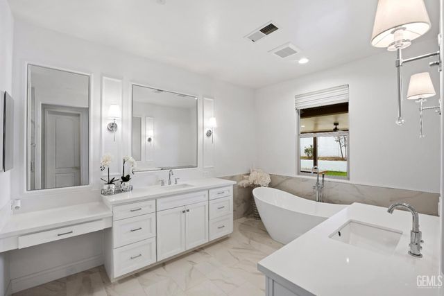 13503 Stonethwaite Lane, Bakersfield, CA 93311