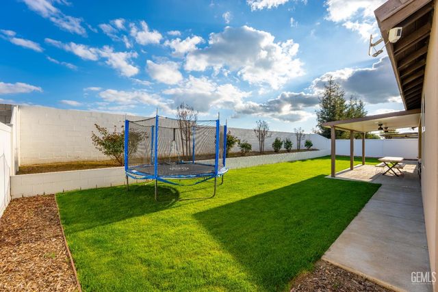 13503 Stonethwaite Lane, Bakersfield, CA 93311