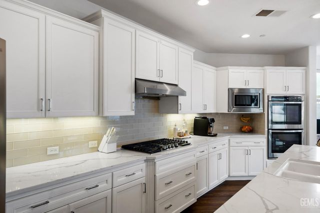 13503 Stonethwaite Lane, Bakersfield, CA 93311