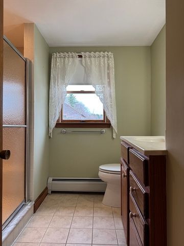 144 Main, Kingston, NH 03848