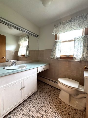 144 Main, Kingston, NH 03848