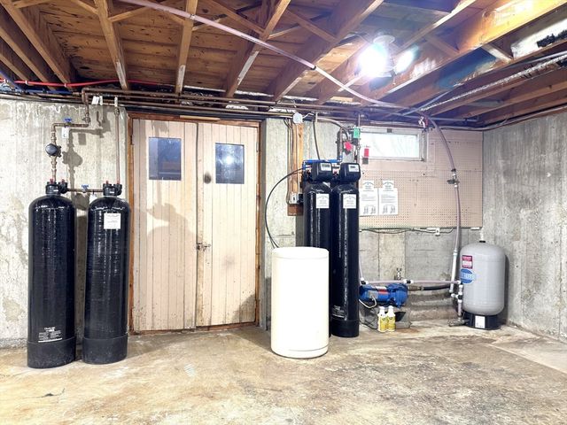 144 Main, Kingston, NH 03848