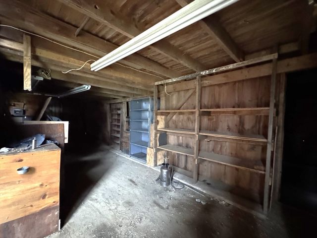 144 Main, Kingston, NH 03848