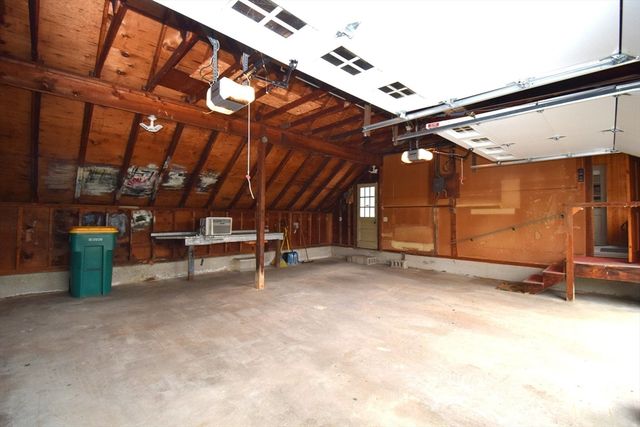 144 Main, Kingston, NH 03848