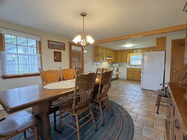 144 Main, Kingston, NH 03848