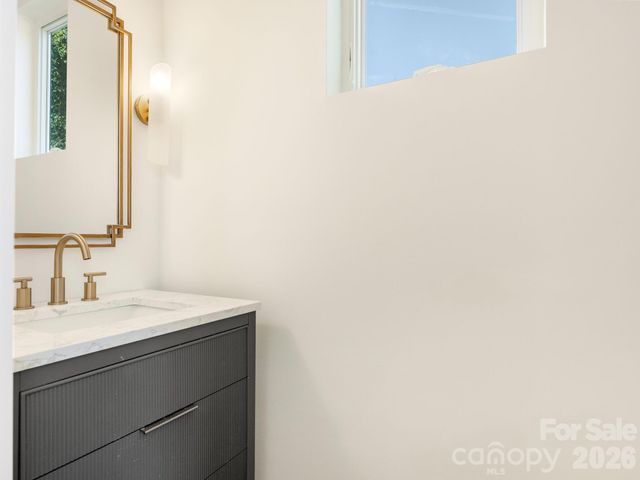 129 French Street A, Charlotte, NC 28216