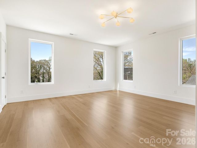 129 French Street A, Charlotte, NC 28216