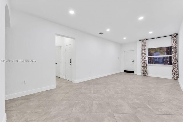 2214 SE 23rd Ave 2214, Homestead, FL 33035