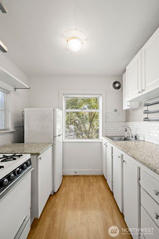 10346 Midvale Avenue N, Seattle, WA 98133