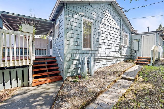 10346 Midvale Avenue N, Seattle, WA 98133