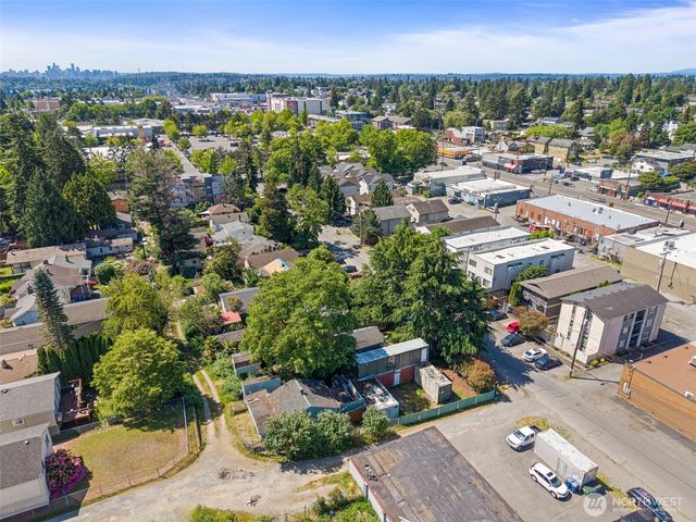 10346 Midvale Avenue N, Seattle, WA 98133