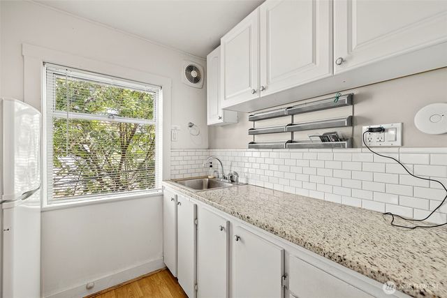 10346 Midvale Avenue N, Seattle, WA 98133