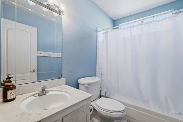 6300 Arcadia Ave, Loomis, CA 95650