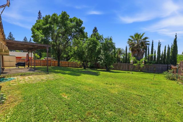 6300 Arcadia Ave, Loomis, CA 95650