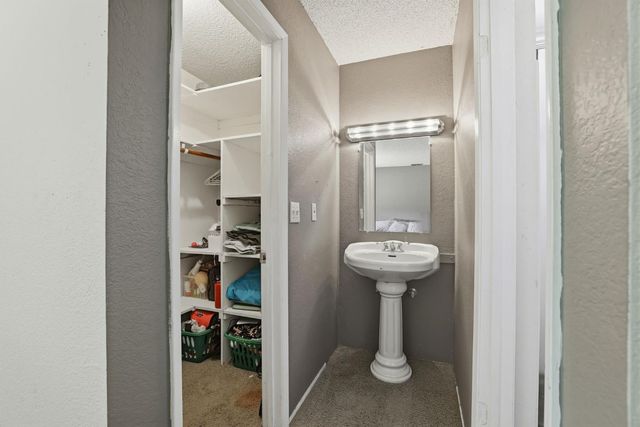 6300 Arcadia Ave, Loomis, CA 95650