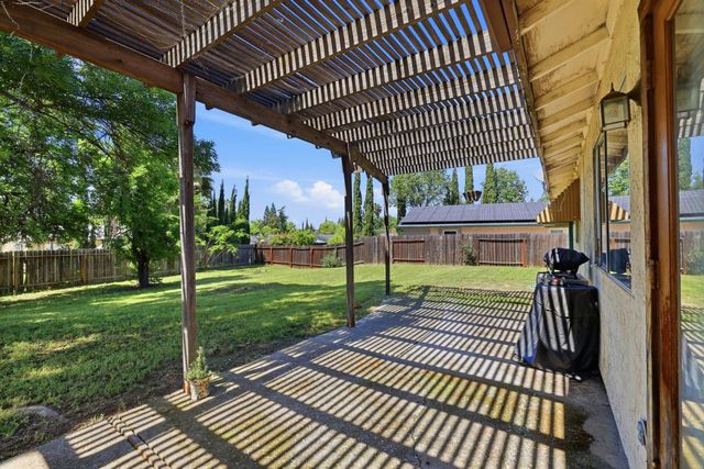 6300 Arcadia Ave, Loomis, CA 95650