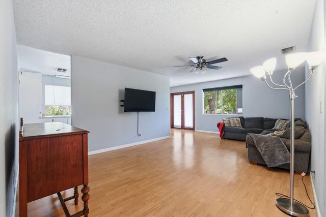 6300 Arcadia Ave, Loomis, CA 95650