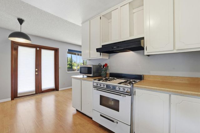 6300 Arcadia Ave, Loomis, CA 95650