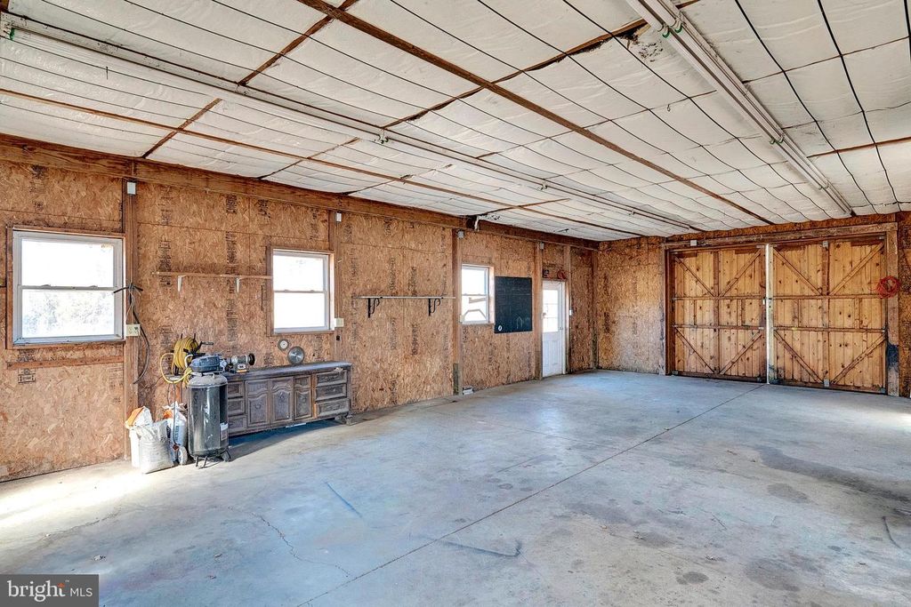 Image 5 of property listing at 164 ELLISDALE RD, Allentown, NJ 08501