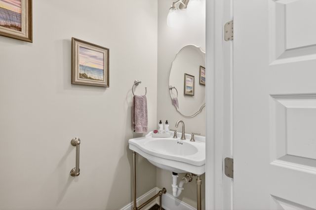 1035 General Martin Ln, Franklin, TN 37064