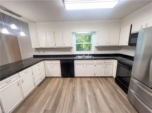 8101 Eastridge Road, Oak Ridge, NC 27310