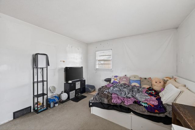 1009 Sunkist Parkway, Brooklyn Park, MN 55444