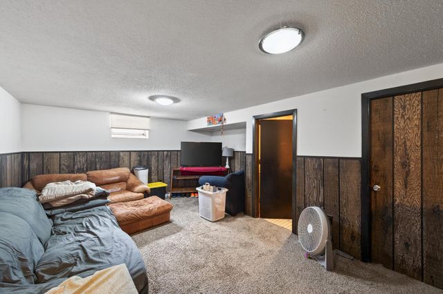 1009 Sunkist Parkway, Brooklyn Park, MN 55444