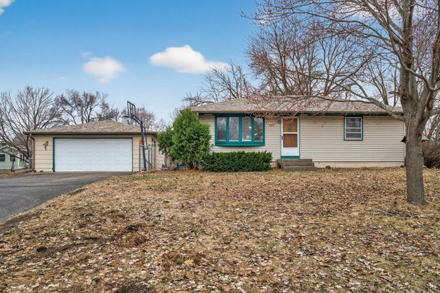 1009 Sunkist Parkway, Brooklyn Park, MN 55444