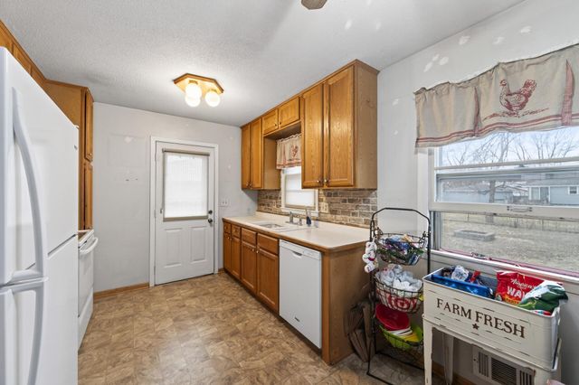 1009 Sunkist Parkway, Brooklyn Park, MN 55444