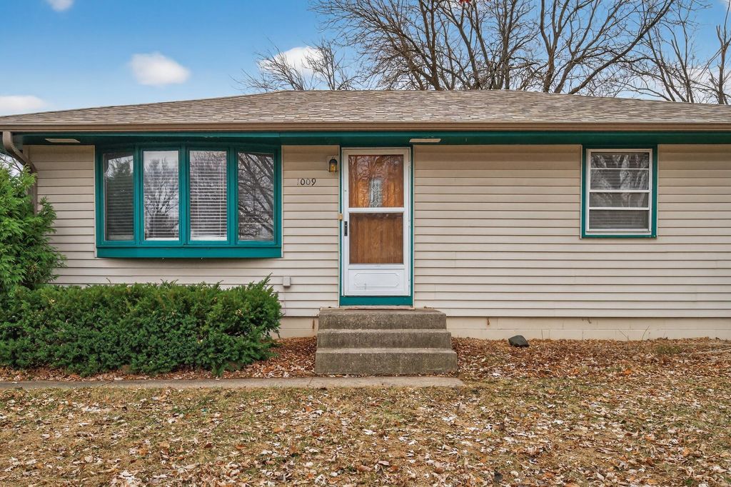 1009 Sunkist Parkway, Brooklyn Park, MN 55444