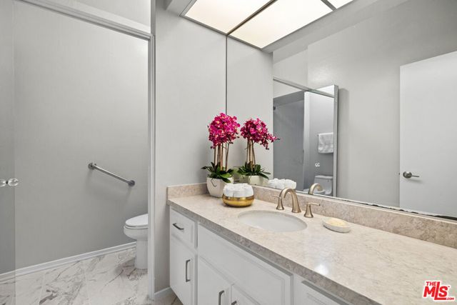 1167 Roxbury Drive 301, Los Angeles, CA 90035