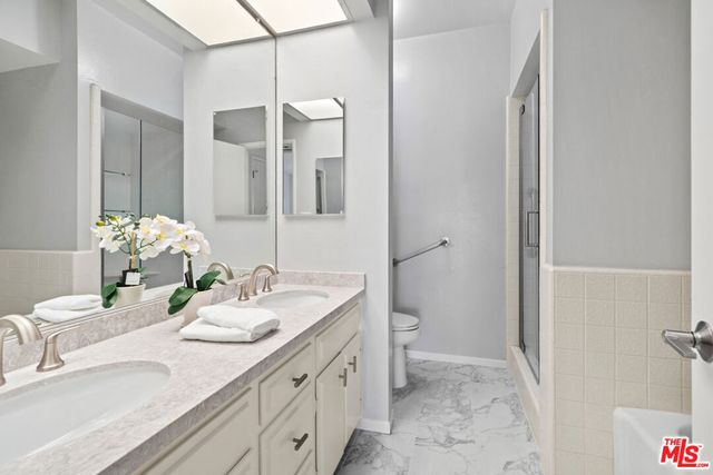 1167 Roxbury Drive 301, Los Angeles, CA 90035