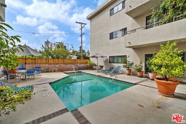 1167 Roxbury Drive 301, Los Angeles, CA 90035