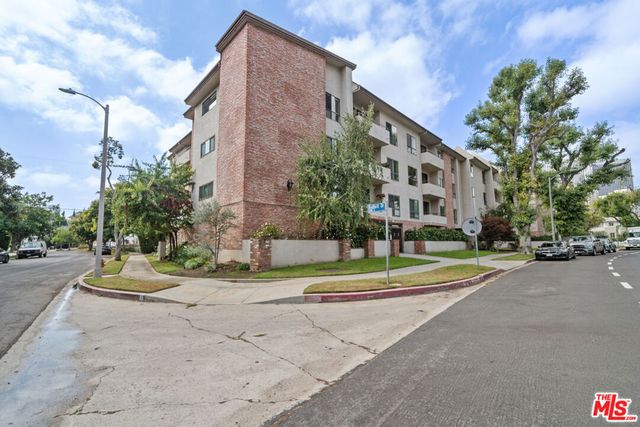 1167 Roxbury Drive 301, Los Angeles, CA 90035