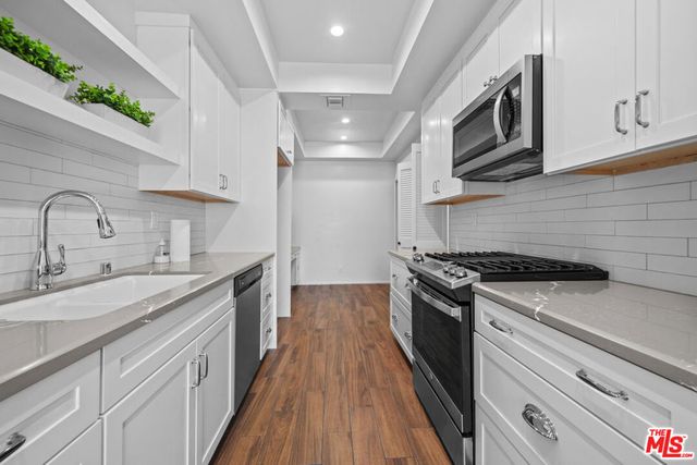 1167 Roxbury Drive 301, Los Angeles, CA 90035