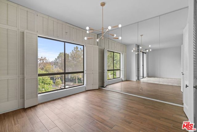 1167 Roxbury Drive 301, Los Angeles, CA 90035