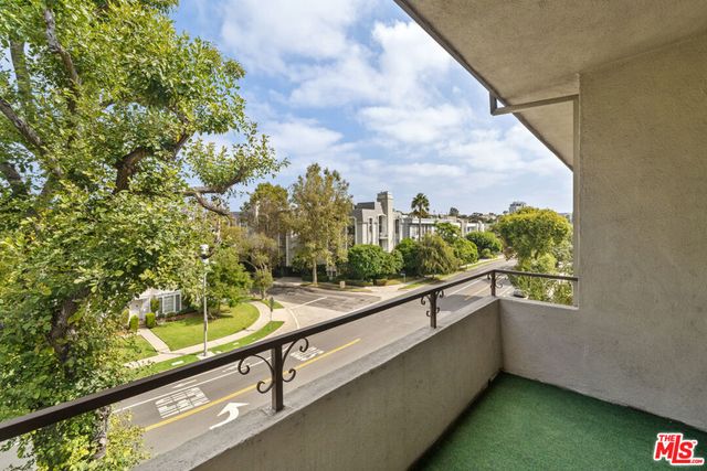 1167 Roxbury Drive 301, Los Angeles, CA 90035