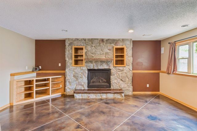 937 S Cedar Street, Belle Plaine, MN 56011