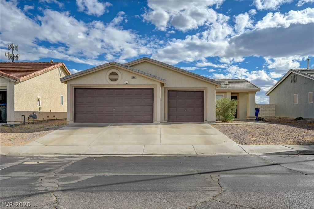 2025 Hollow Oak Avenue, North Las Vegas, NV 89031 — exterior
