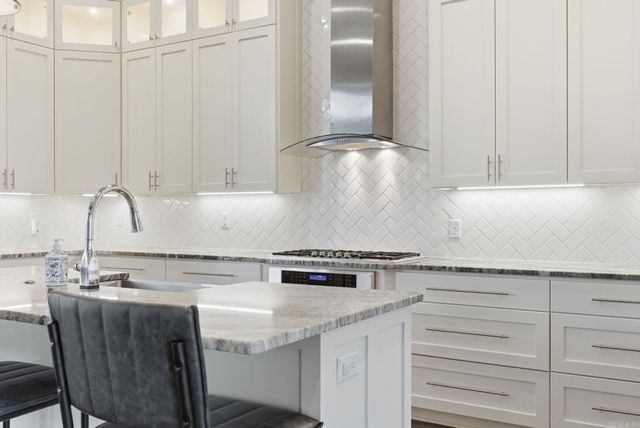 6736 HILO, Benton, AR 72019