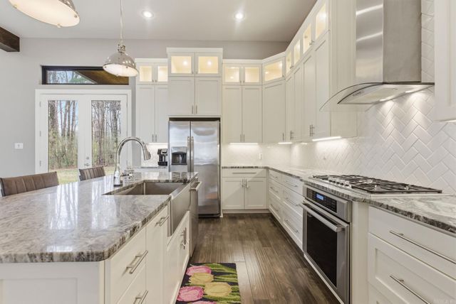 6736 HILO, Benton, AR 72019