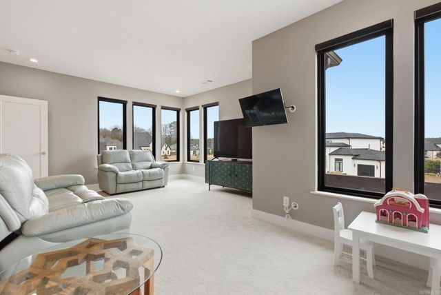 6736 HILO, Benton, AR 72019