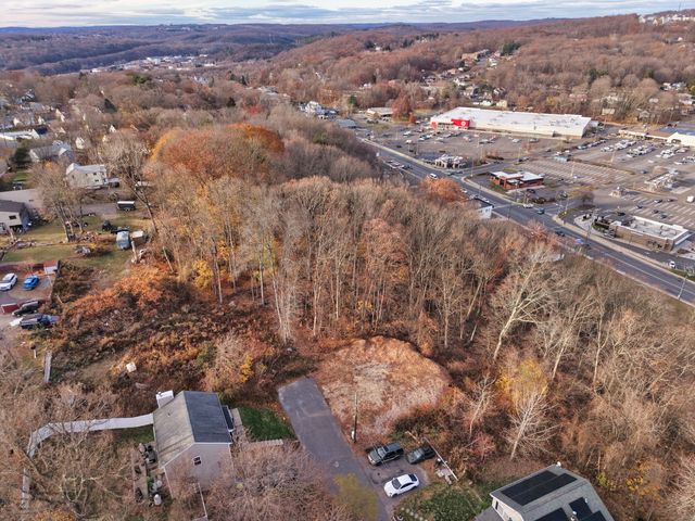 Lonsdale Street, Waterbury, CT 06701