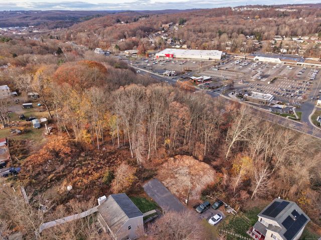 Lonsdale Street, Waterbury, CT 06701