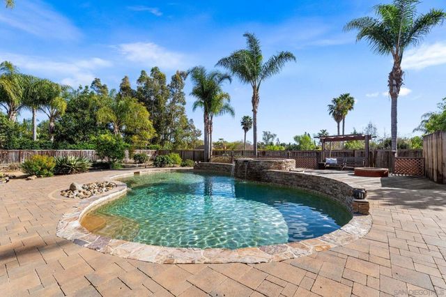 860 Calle Santa Cruz, Encinitas, CA 92024